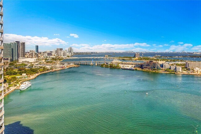 Building Photo - 808 Brickell Key Dr