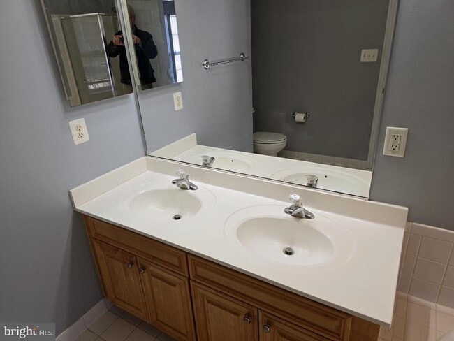 Building Photo - 8557 Wyngate Manor Ct