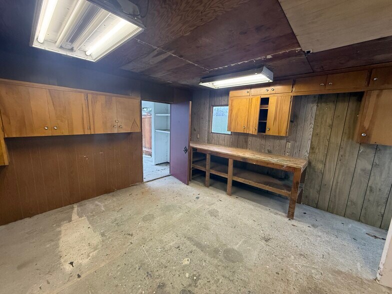 Building Photo - 1514 E Broadway