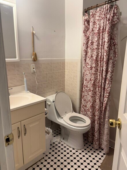 Building Photo - 62 Egmont St