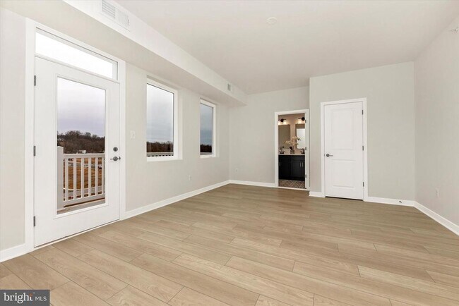 Building Photo - 714 Iron Frg Rd