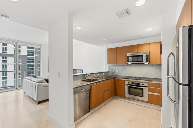 Building Photo - 1050 Brickell Ave