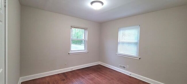 Building Photo - Beautifully Renovated 2BD/1BA Duplex in Hickory!
