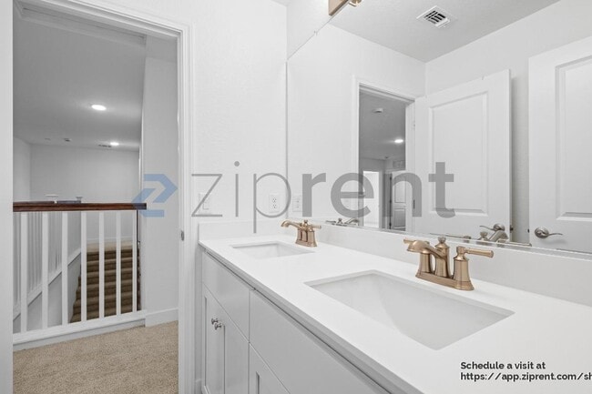 Building Photo - 15961 Mavericks Ln