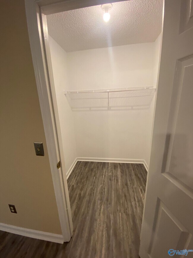 Building Photo - 523 Farmingdale Rd SE