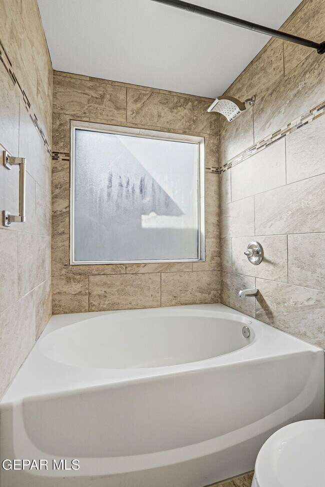 Building Photo - 12776 Tre Maximiliano Ave