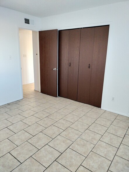 Building Photo - 448 Dartmouth Ave