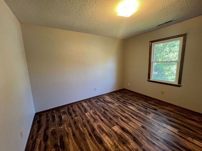 Building Photo - 109 Hickory Grove Dr