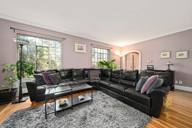 Primary Photo - 56 W Boulevard Rd