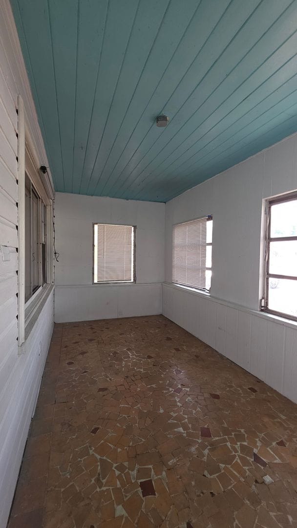 Building Photo - 4 Bedroom 2 Bath Single Family Home w/ 2 Bonus Rooms