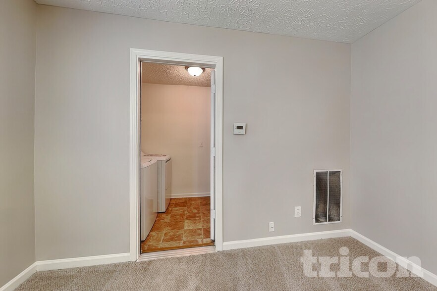 Building Photo - 4586 Darrowby Dr