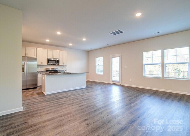 Building Photo - 154 Almaden St