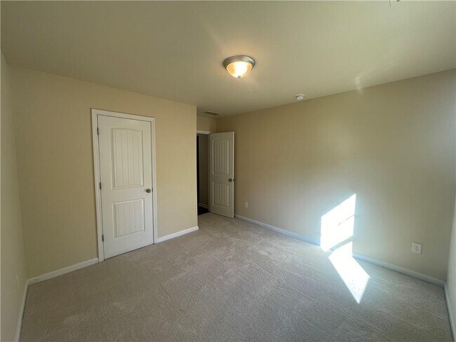 Building Photo - 160 Pine Ridge Rd