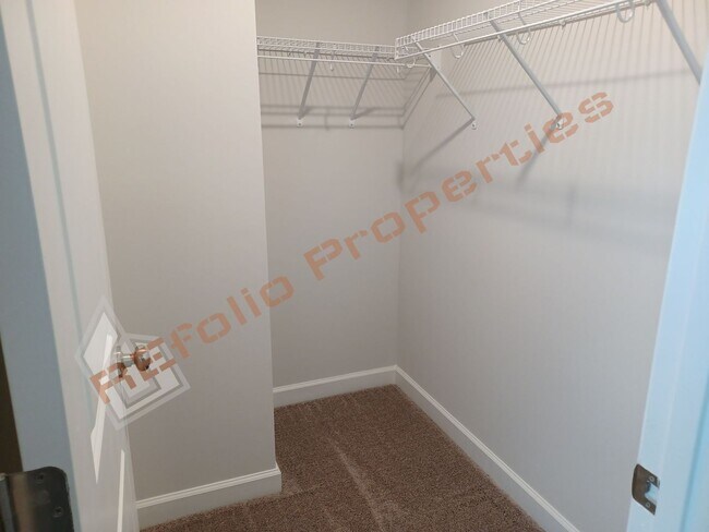 Building Photo - Lovely 4 Bedroom, 3 Bath Single-Family Home w/1st FL Guest Suite & 2 Car Garage in Sierra Heights...