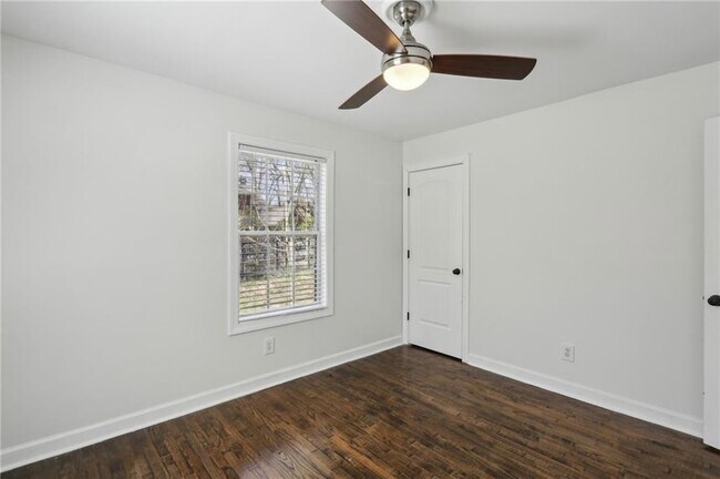 Building Photo - 1833 Flat Shoals Rd SE