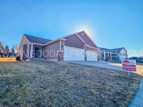 Building Photo - Great Deal in Ankeny! 3 Bedroom 2.5 bath with basement finished in Northwest Ankeny