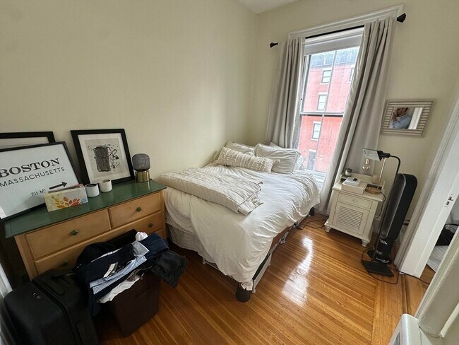 Building Photo - 300 Marlborough St