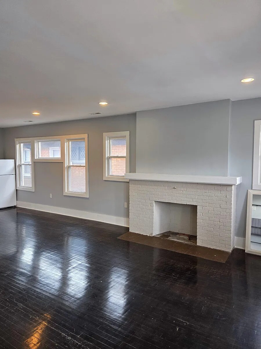 Building Photo - 2030 Hazelwood St