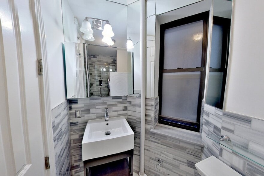 Building Photo - 51 Leroy St