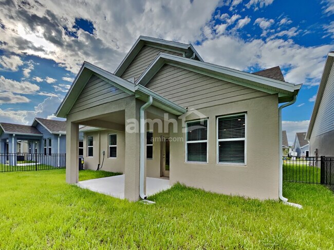 Building Photo - 27518 St Andrews Ave