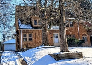 Building Photo - 3037 Kiwatha Rd