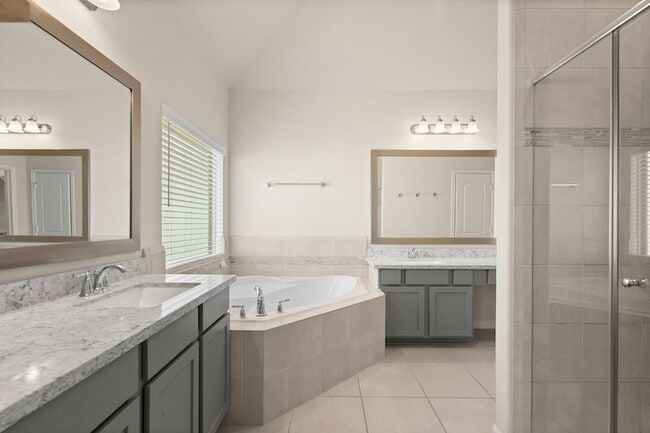 Building Photo - 2021 Cambridge Heights Pl