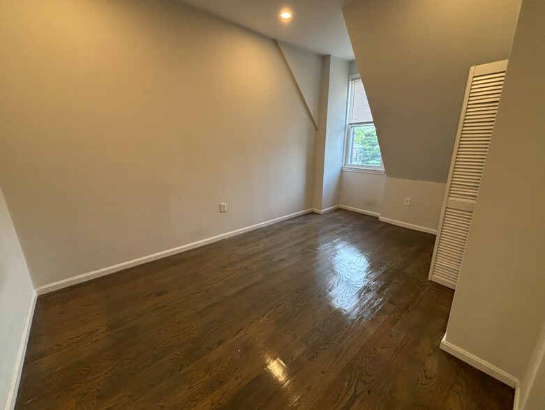 Building Photo - 1402 Beacon St