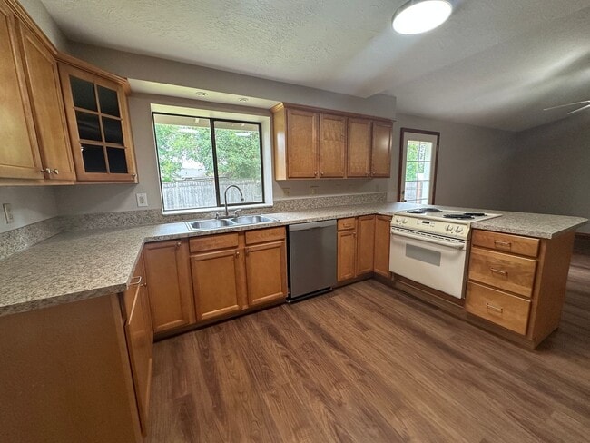 Building Photo - Updated Three Bedroom Home in North Salem
