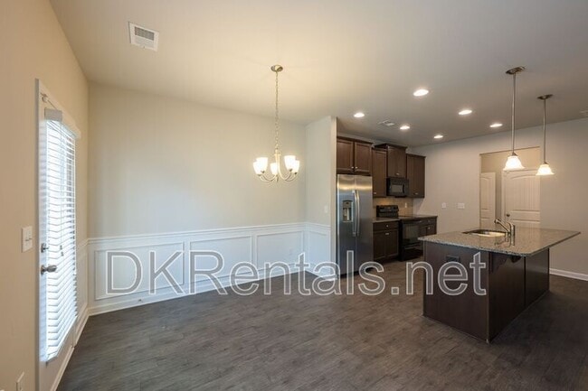 Building Photo - 2666 Pointcrest Way