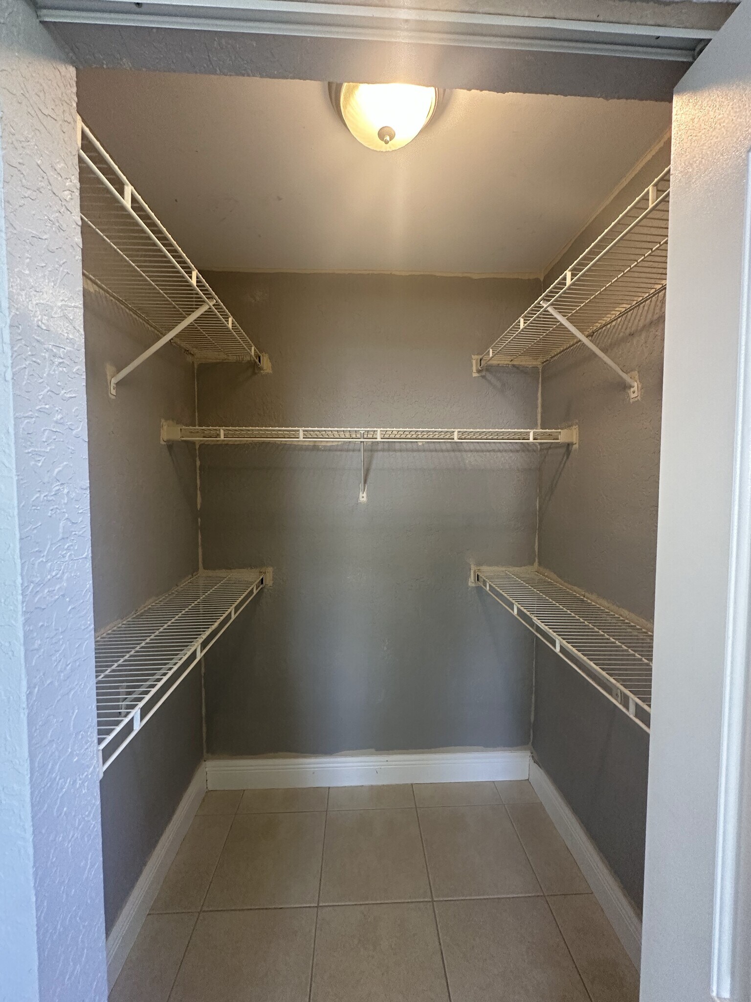 Building Photo - 2820 N Oakland Forest Dr