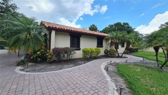 Building Photo - 1515 S West Shore Blvd