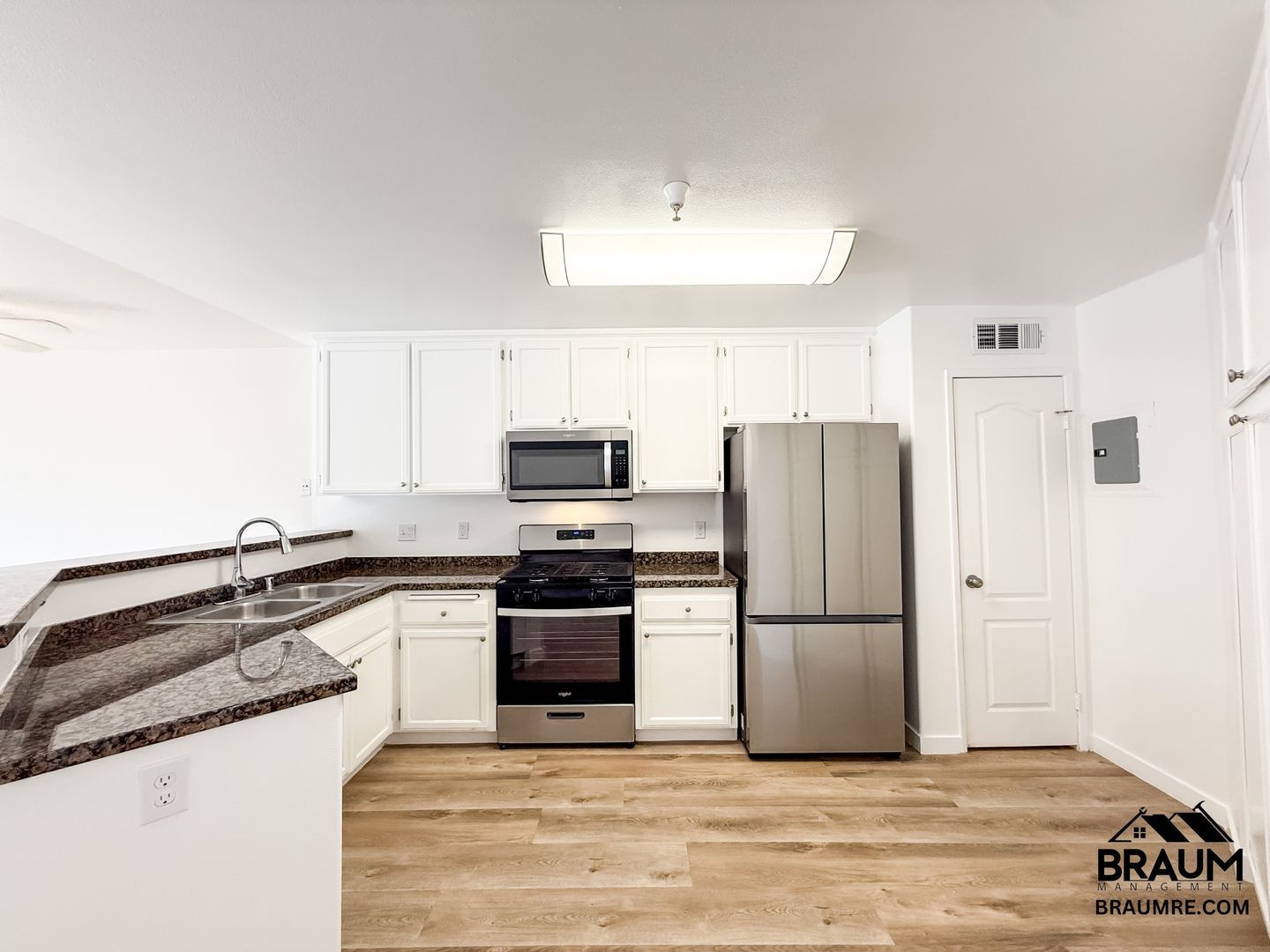 Building Photo - 7323 Winnetka Ave