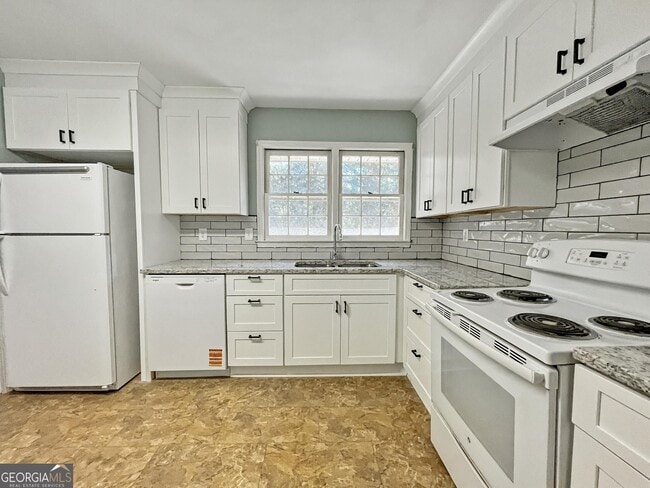 Building Photo - 1831 Tanglewood Rd