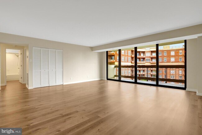 Building Photo - 3800 Fairfax Dr