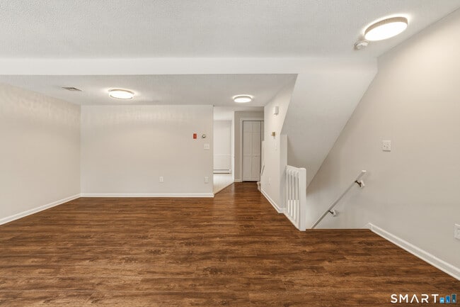 Building Photo - 116 Songbird Ln