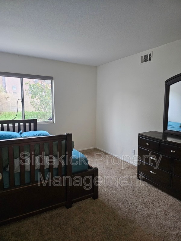 Building Photo - 1054 Fox Ct