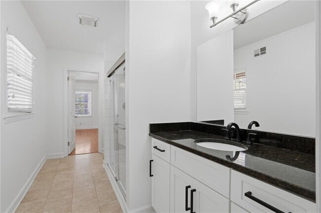 Building Photo - 1190 W Paces Ferry Rd NW