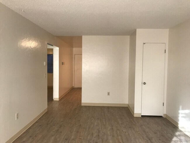 Building Photo - 625 Dameron Dr