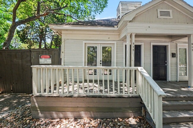 Building Photo - Bungalow- 915