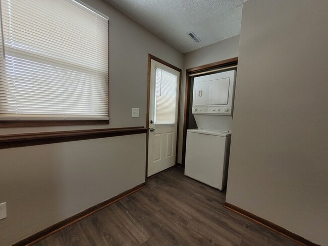 Building Photo - 1761-1763 E Lacona Avenue