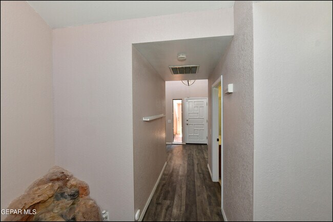 Building Photo - 3212 Canyon Point Ln