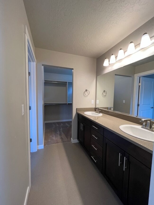 Building Photo - Beautiful 4 bed 2.5 bath Blackrock home in the Verado Subd just off N Locust Grove and Ustick Rd