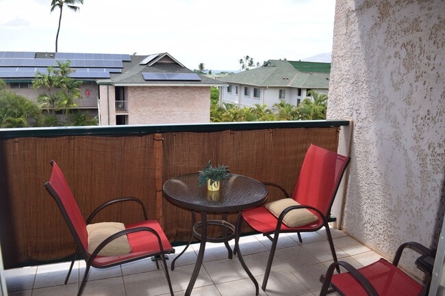 Building Photo - Kalama Terrace Upstairs Furnished Unit Ava...