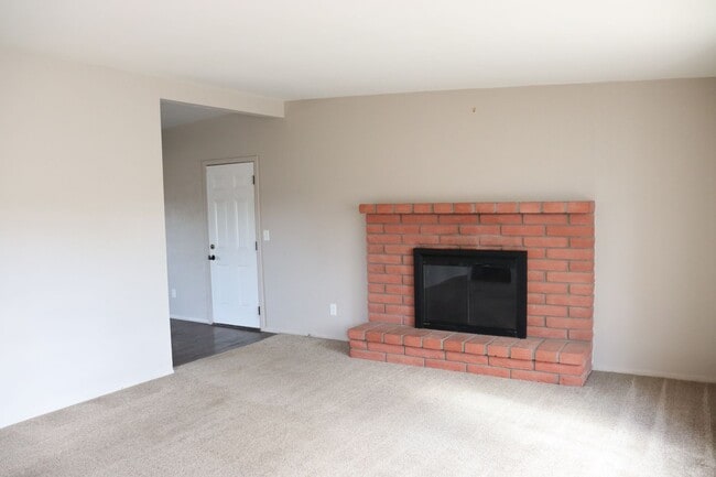 Building Photo - Three bedroom home