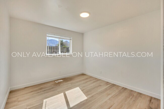 Building Photo - 1535 S 450 E