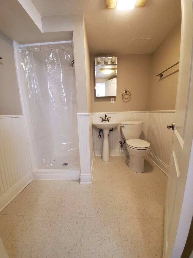 Building Photo - 708 N Wille St