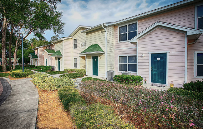 Enclave at Pine Oaks Apartments - 512 Harrison Place Dr Deland FL 32724 ...