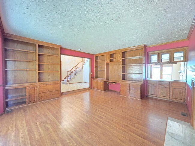 Building Photo - $3,800 - 5 Bed / 4 Baths Stunning Northwood Home with Views