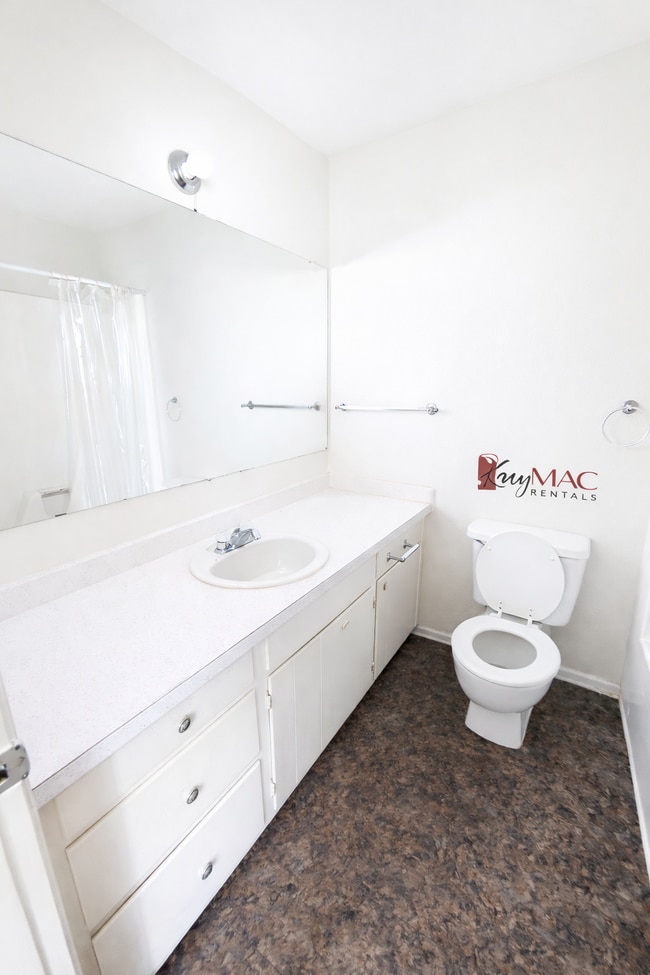 Building Photo - 1115 6th St