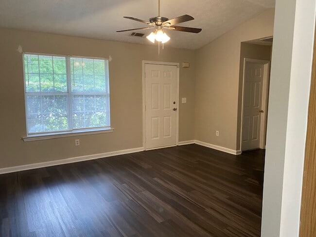 Building Photo - Ranch Style home in Locust Grove